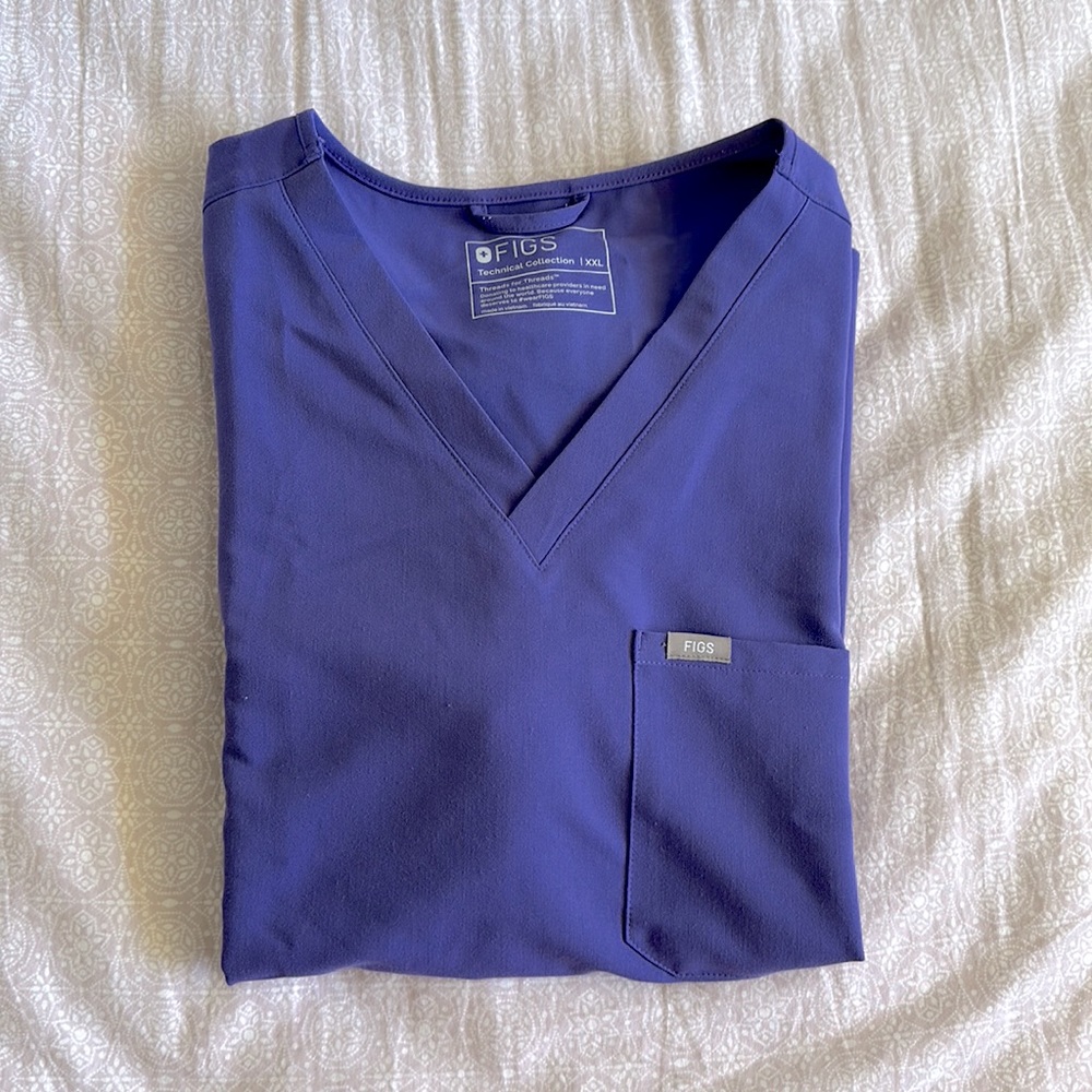 FIGS Slim Catarina One-Pocket Scrub Top (Amethyst)